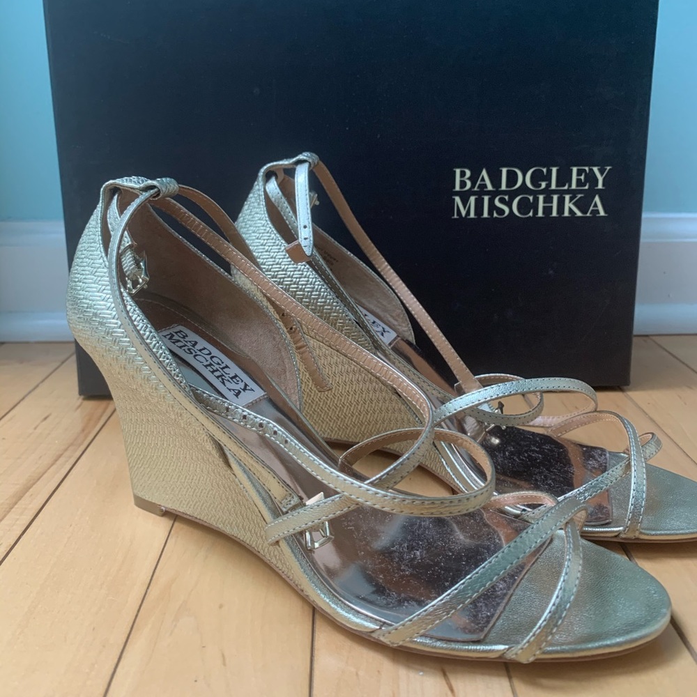 NEW Gold Wedges Size 6.5 Badgley Mischka
